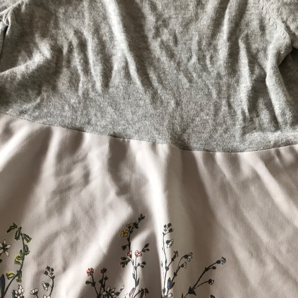 Moth Gardenia Pullover Motif - Picture 3 of 7